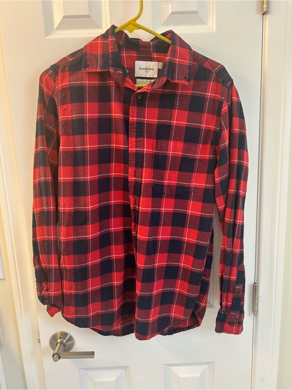 Goodfellow & Co Red and Black Plaid Flannel Shirt - Men's Size Small
